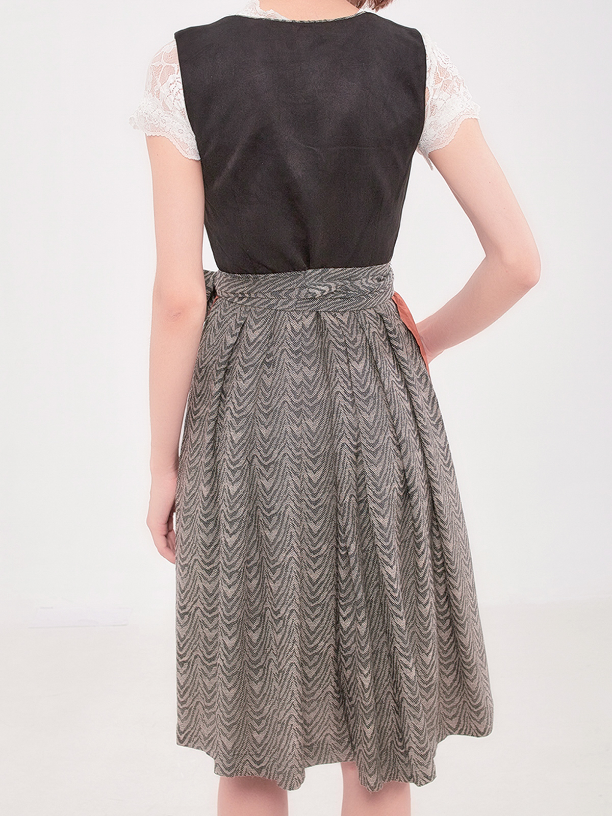 Mini Dirndl Grün – stilvoll und jugendlich