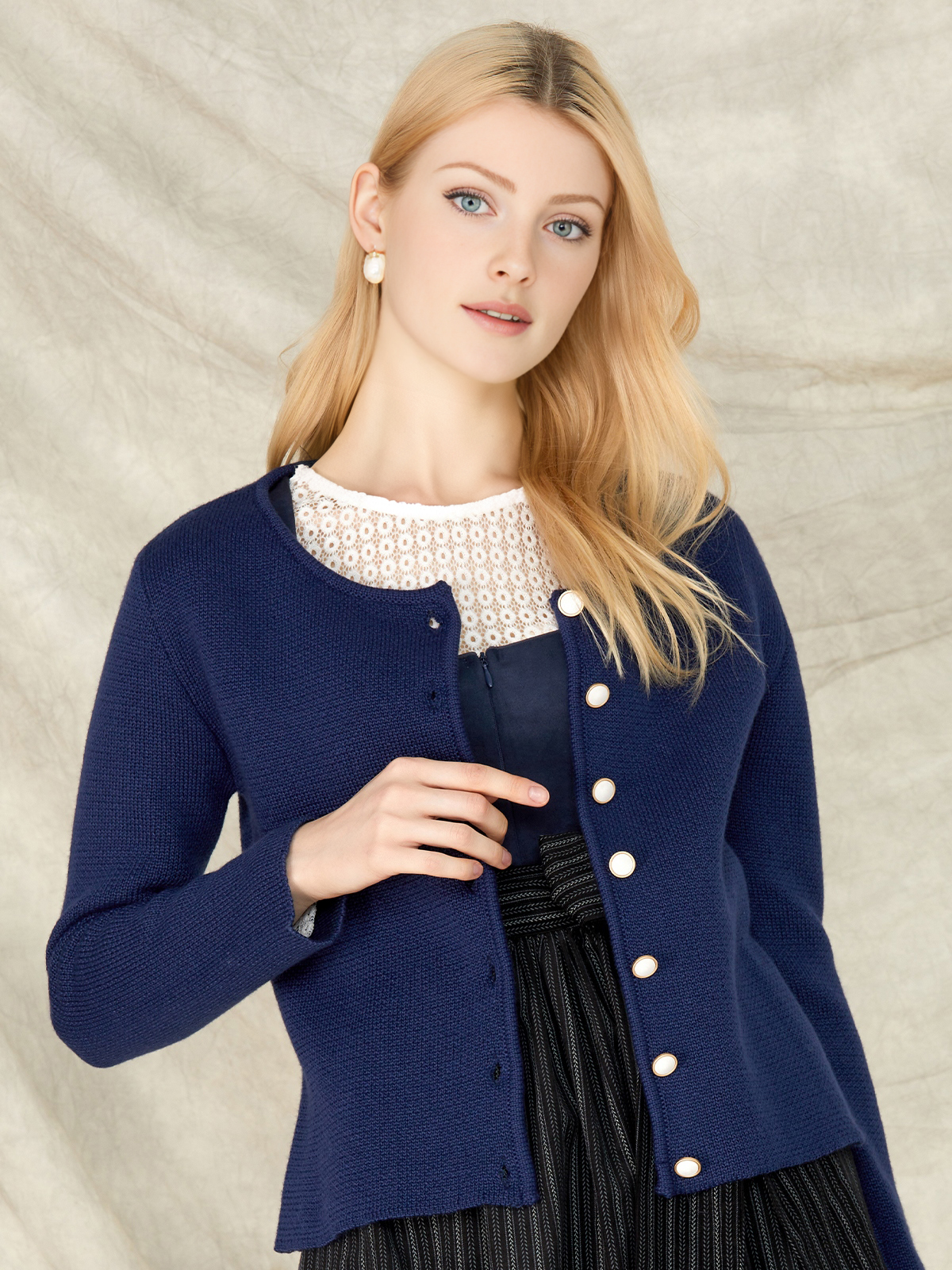Dirndl in Marineblau
