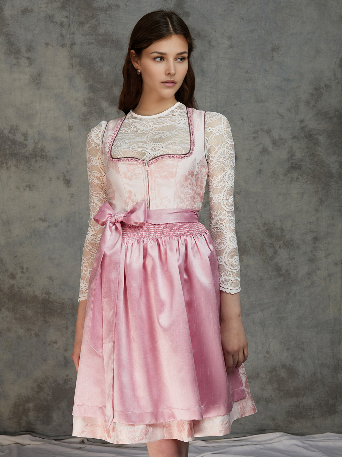Samt Dirndl Beige mit blauer Schürze