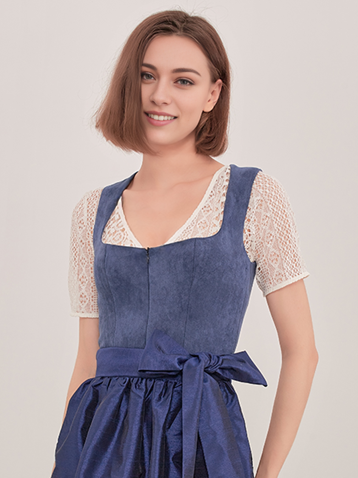 Modernes Dirndl in Blau