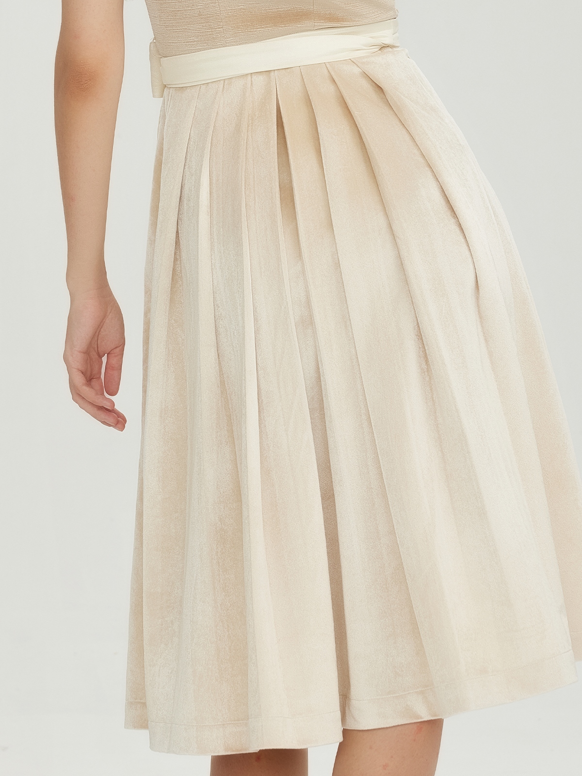 Moderne Dirndl-Bluse in Braun