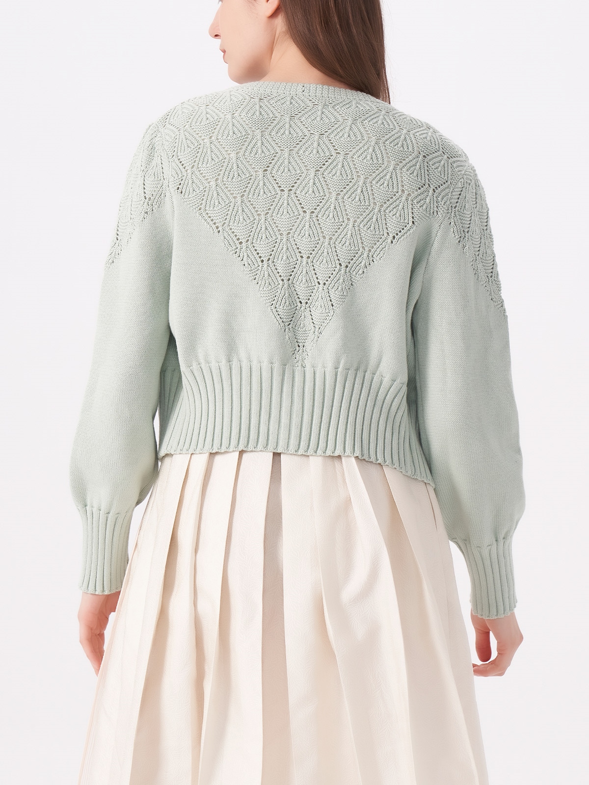 Grünes Samt-Dirndl mit Spitzenbluse