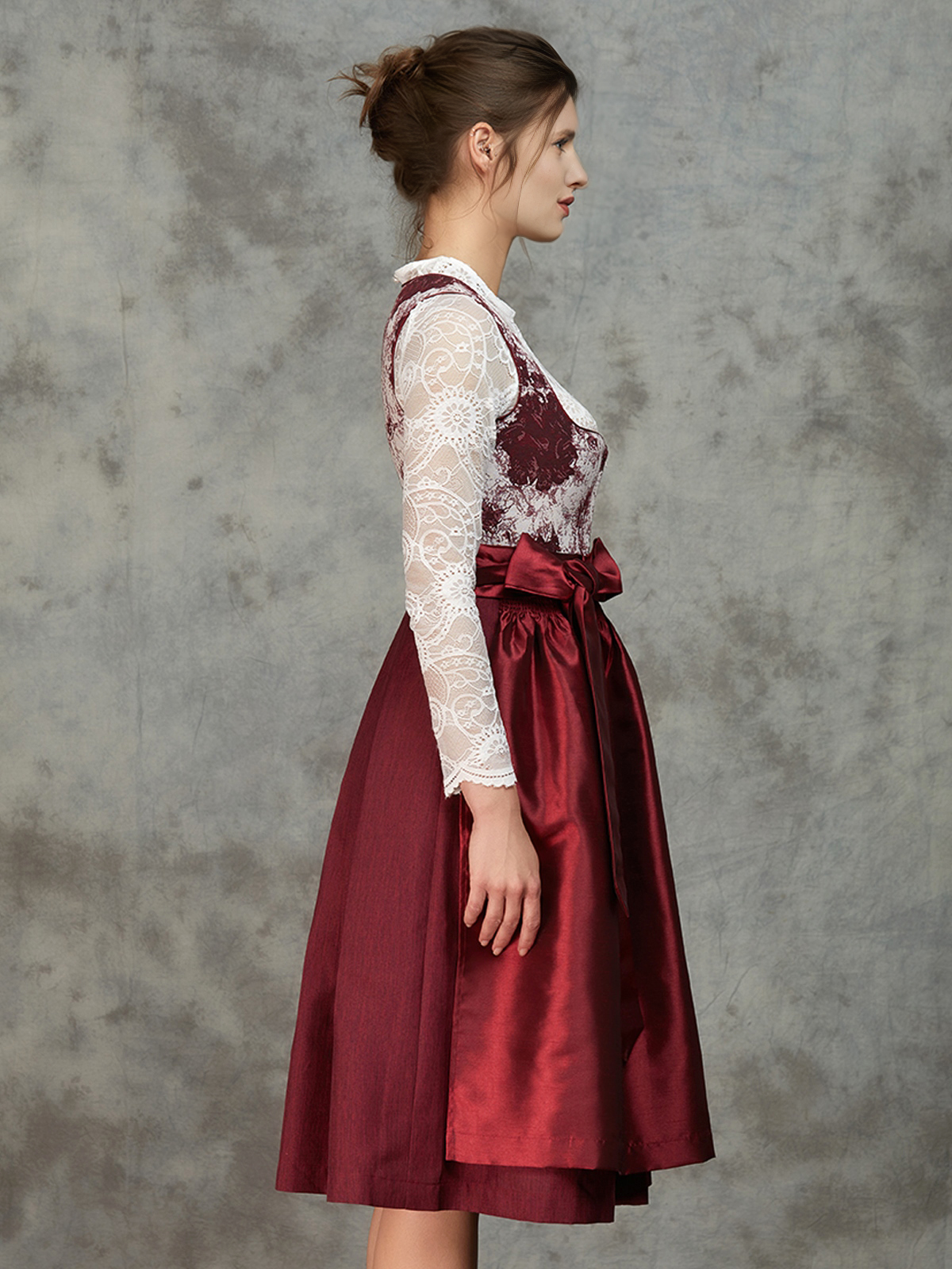 Traditionelles rotes Dirndl von Ehreer