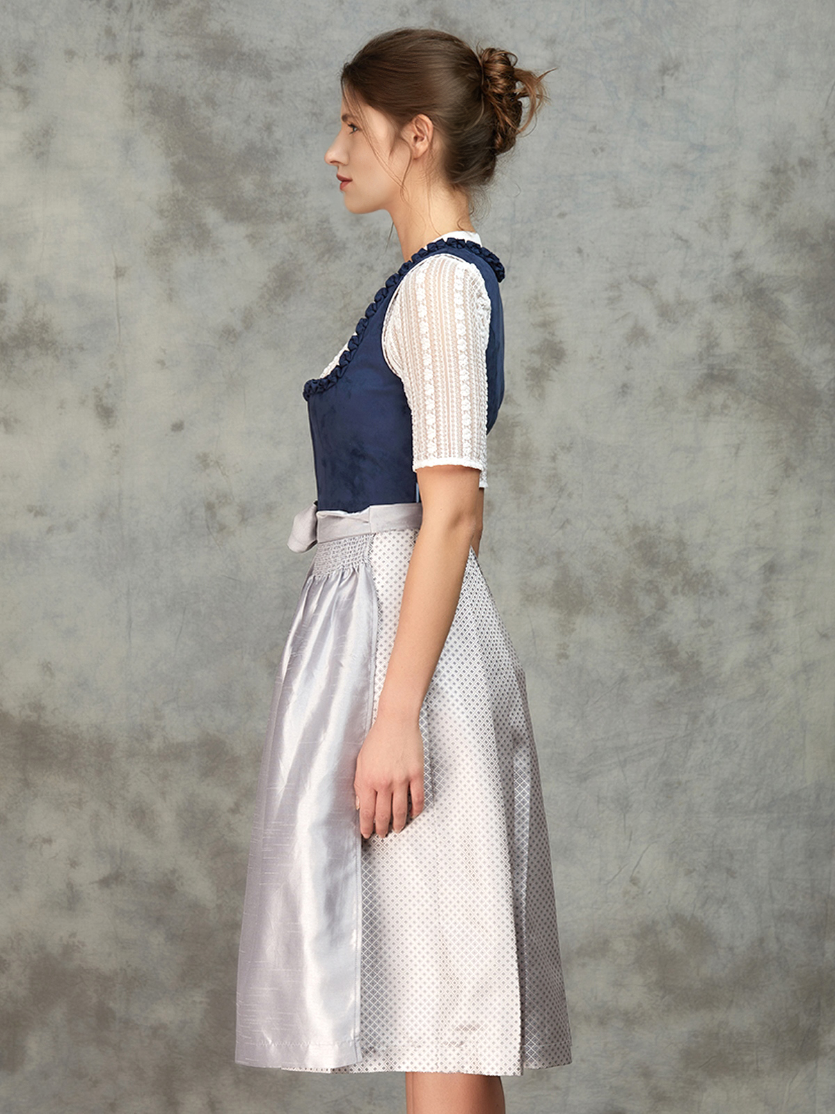 Moderne Dirndl Langarmbluse in Blau