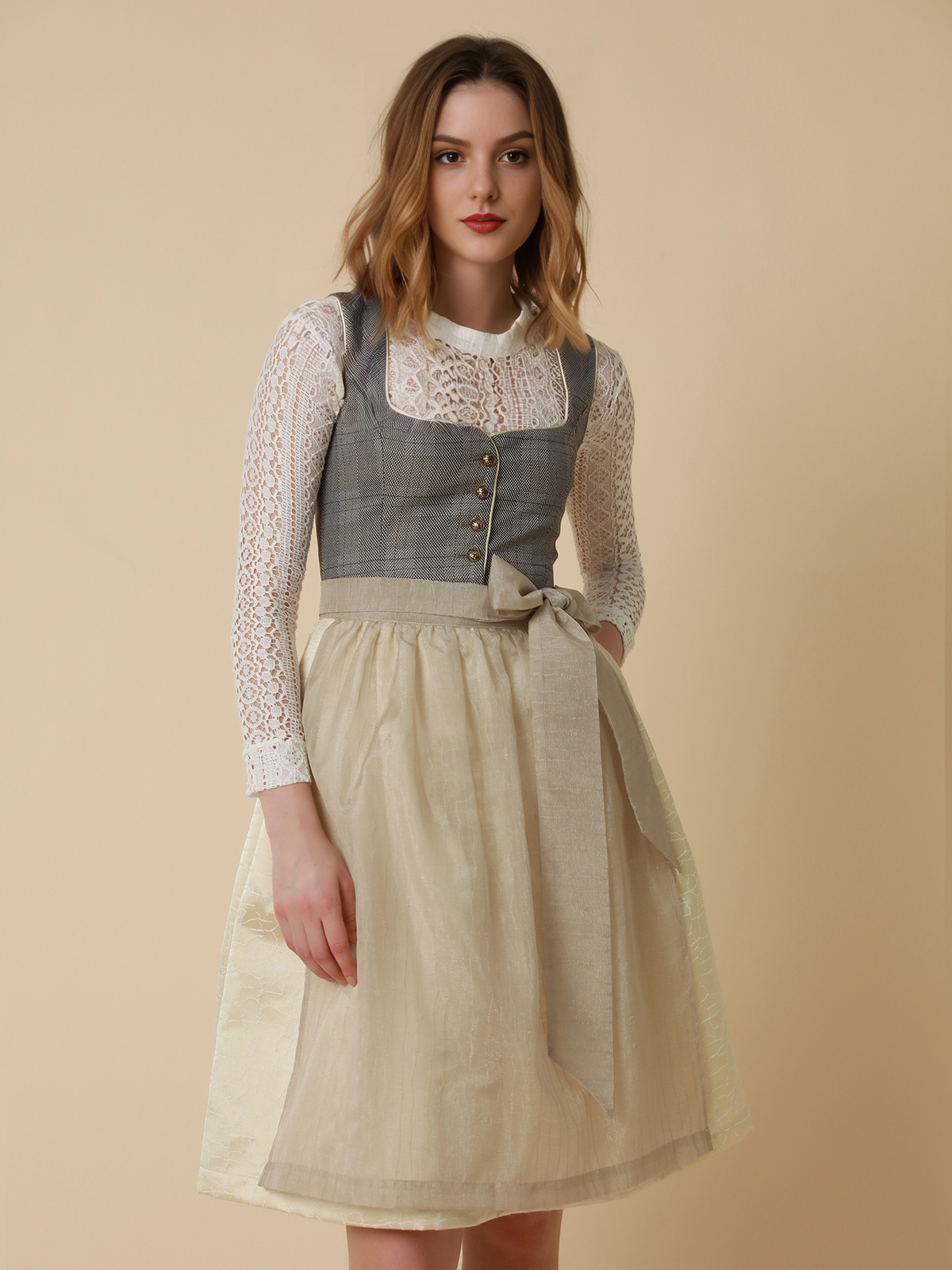Dirndl mit grazilem Dekolleté