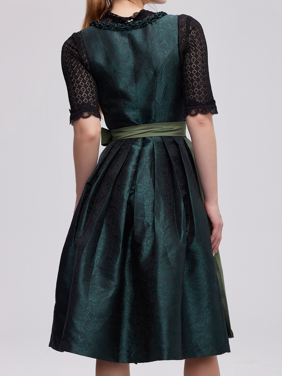 Modernes Dirndl in Grün