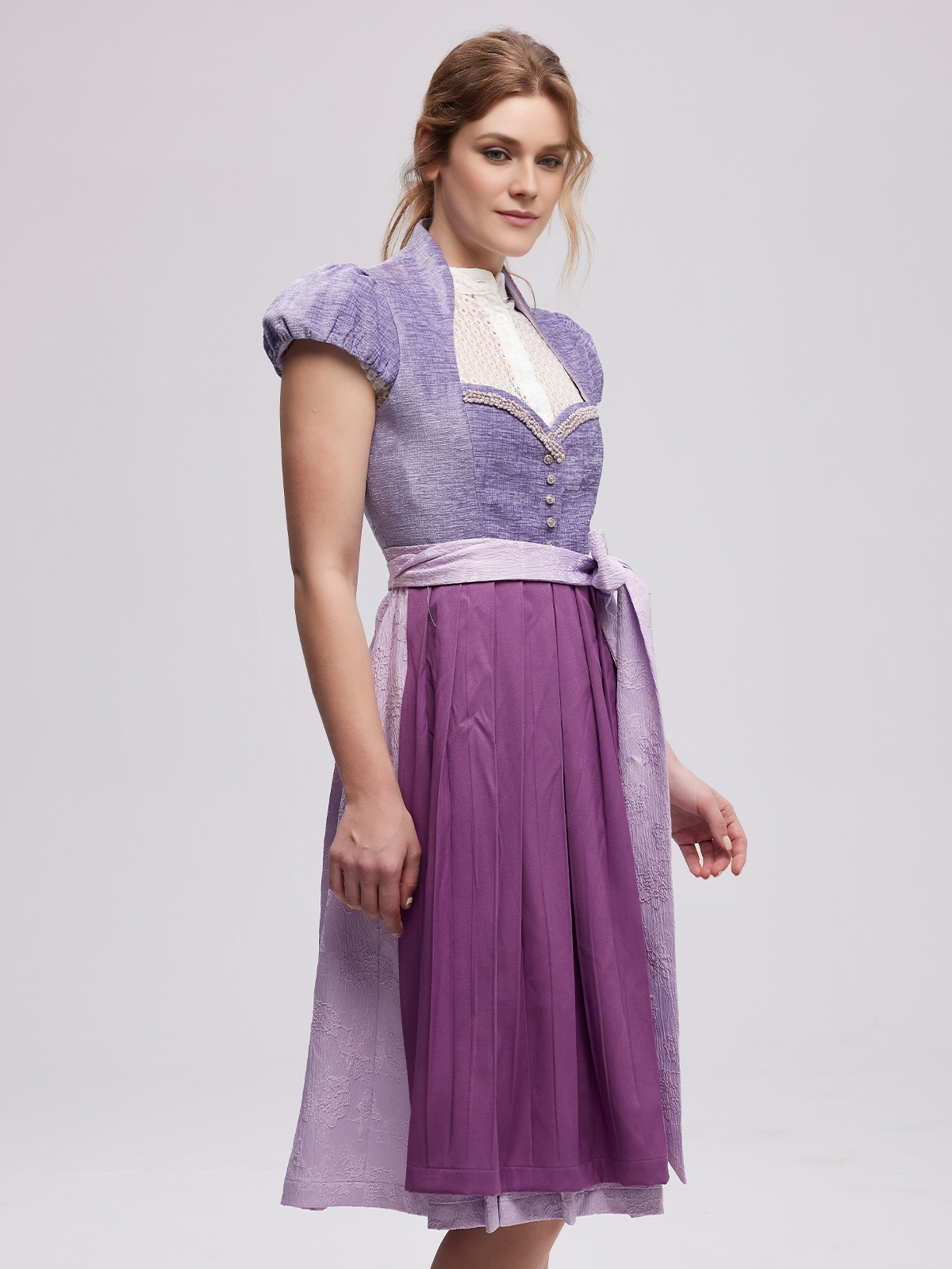 Dirndl in Grün – Eleganz und Tradition