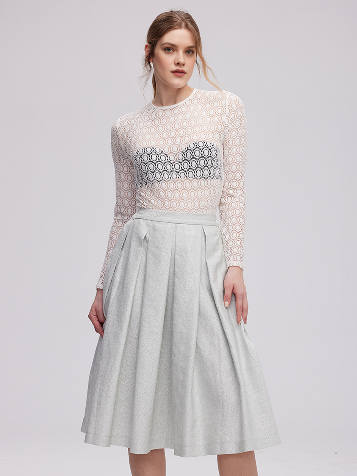 Traditionelles Dirndl mit Romne-Einflüssen
