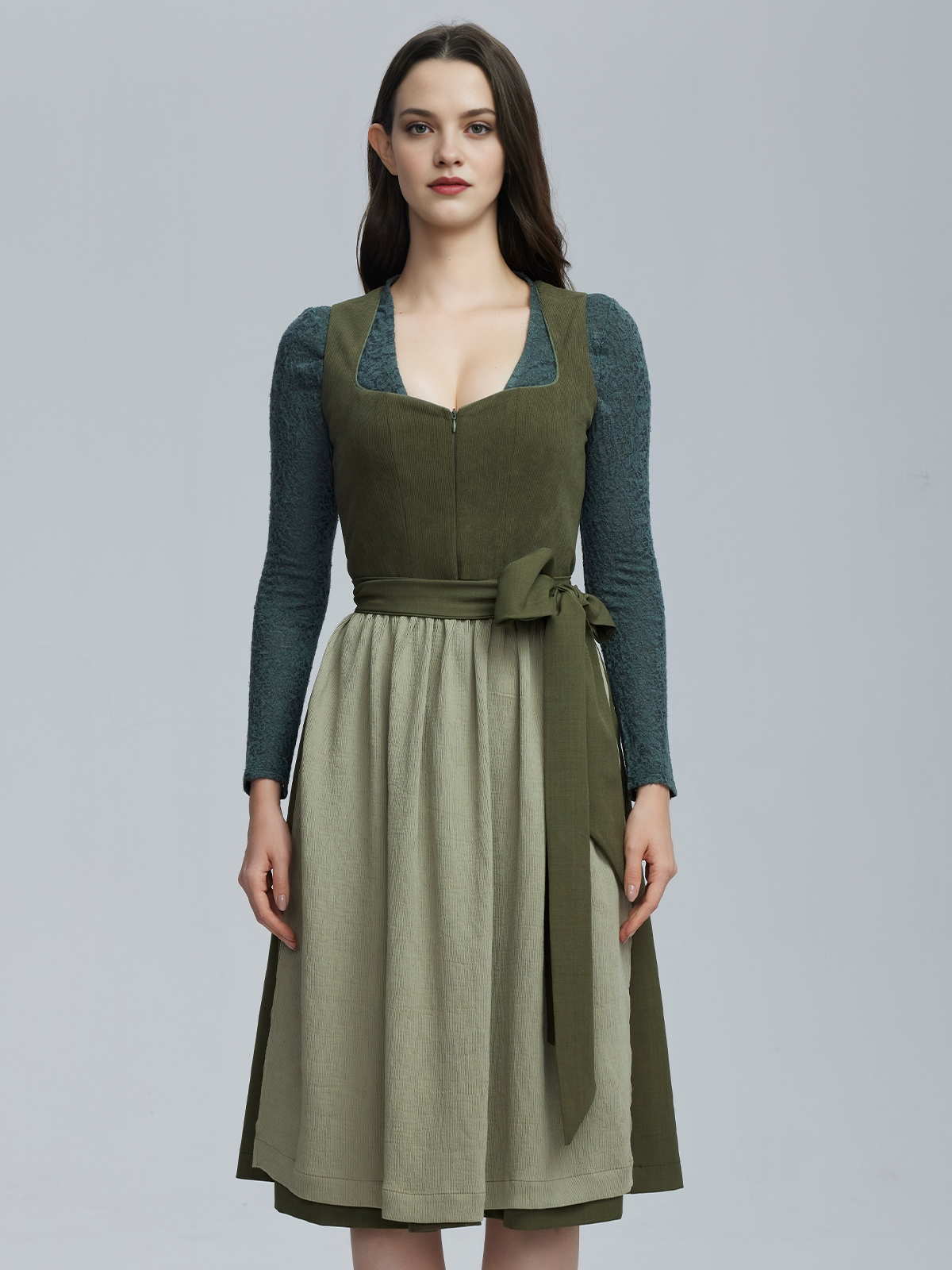 Modernes blaues Samt Dirndl mit figurbetonter Silhouette