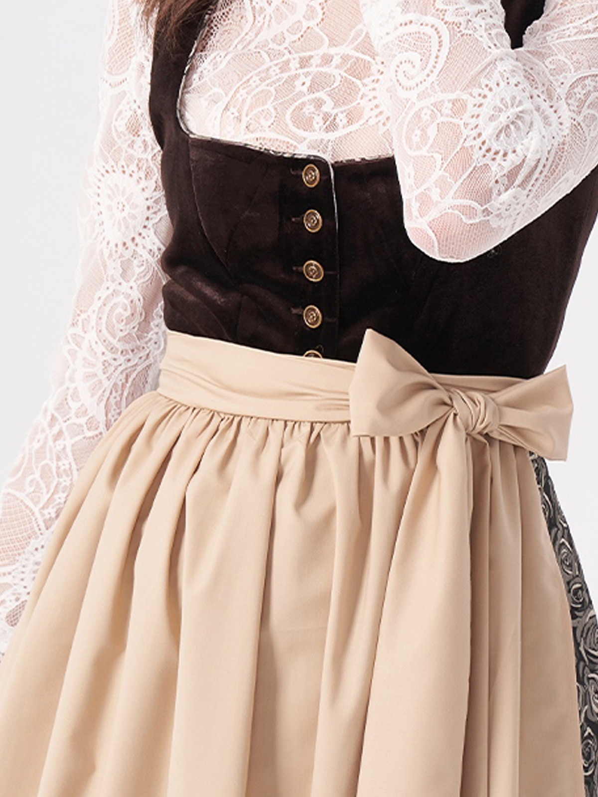 Hellblaues Dirndl mit romantischem Charme