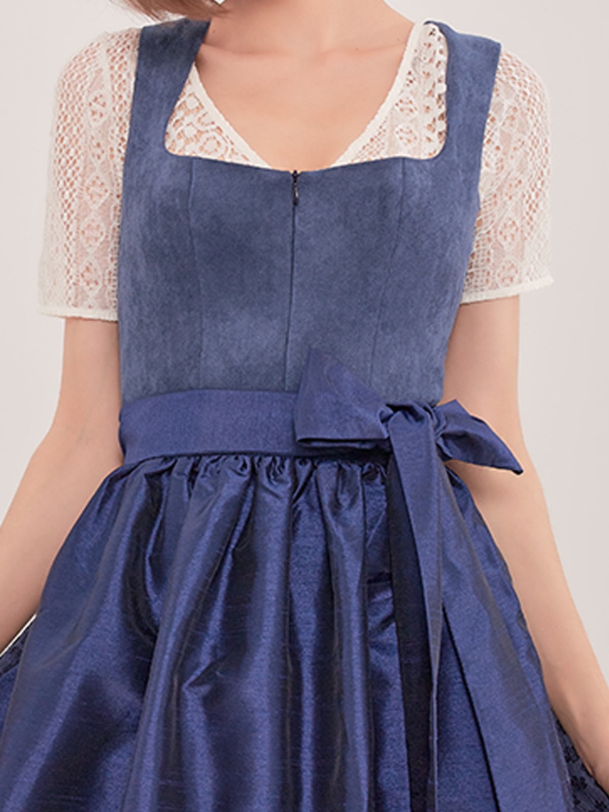 Hochgeschlossenes Dirndl Grün – Eleganz in Perfektion
