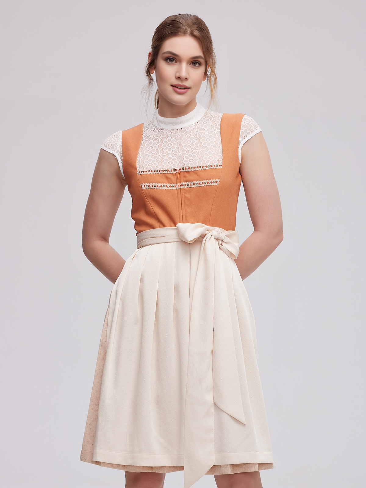 Moderner Dirndl-Stil in Orange