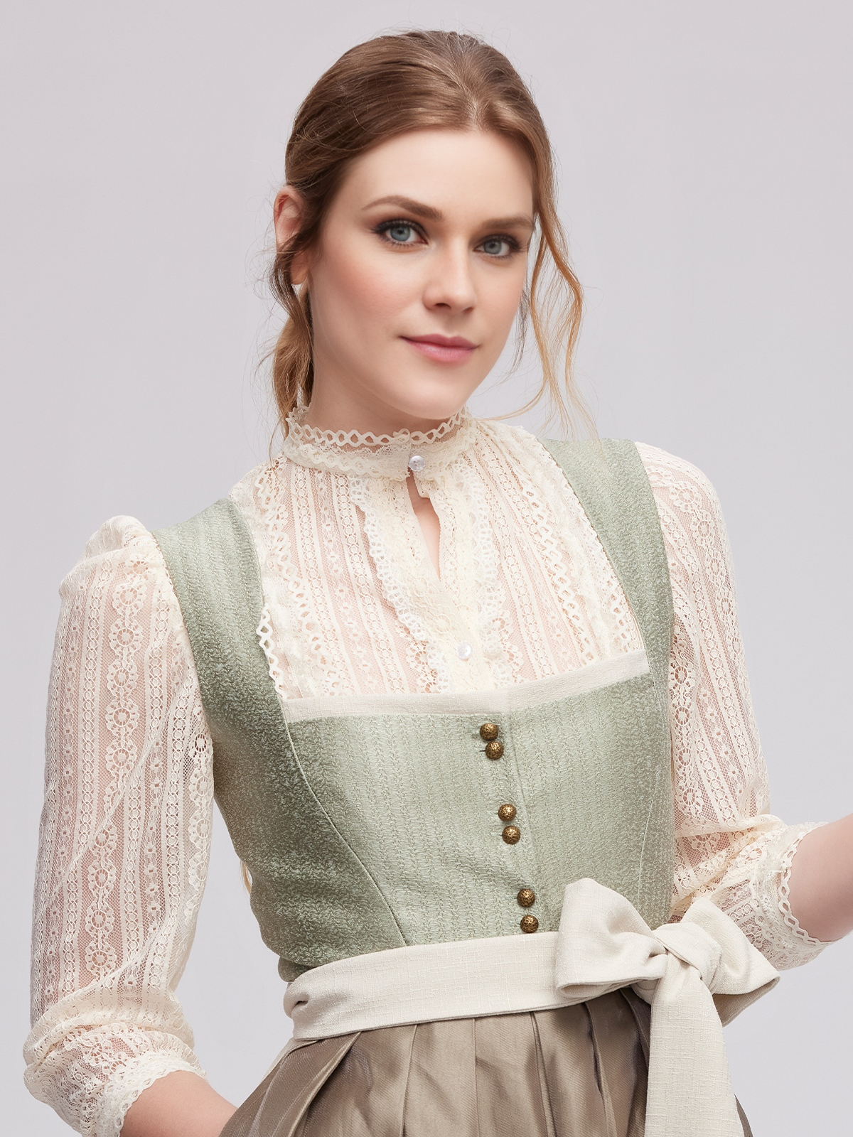 Dirndl mit Blumen in Grün