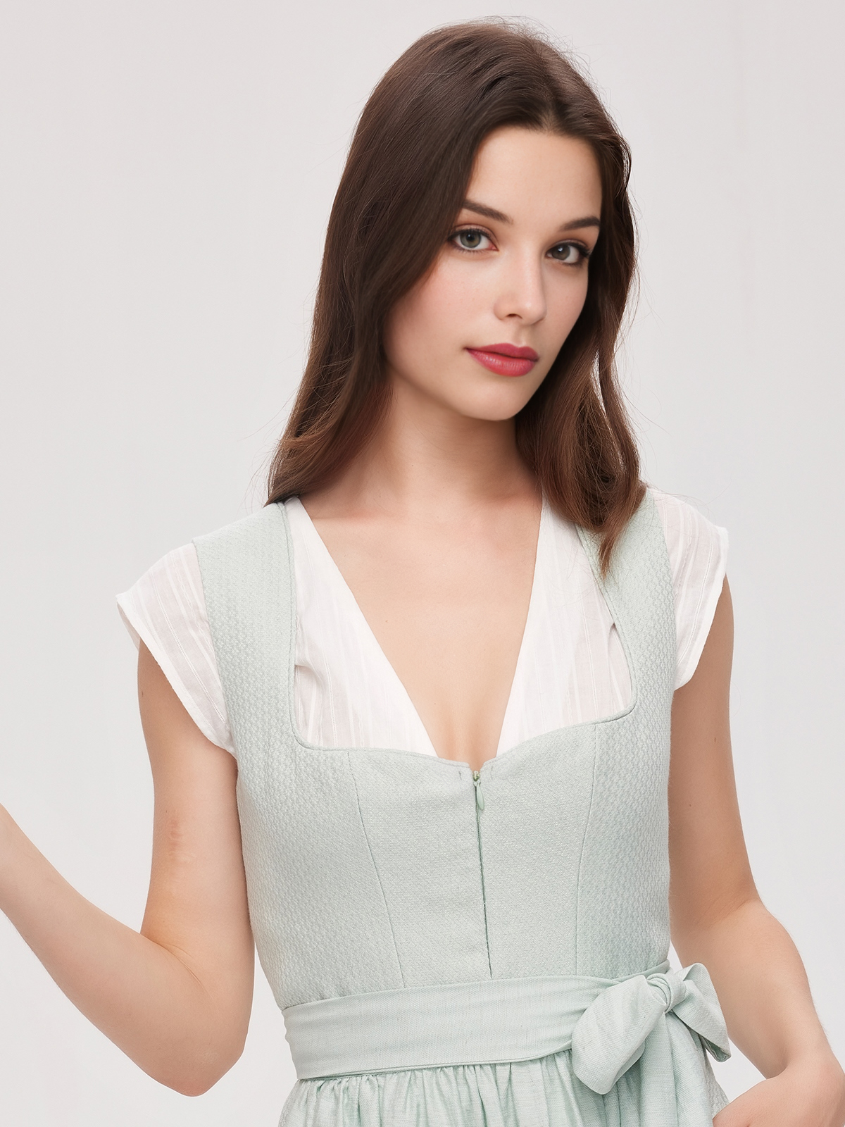 Dirndl mit tiefer Ausschnitt in Grün