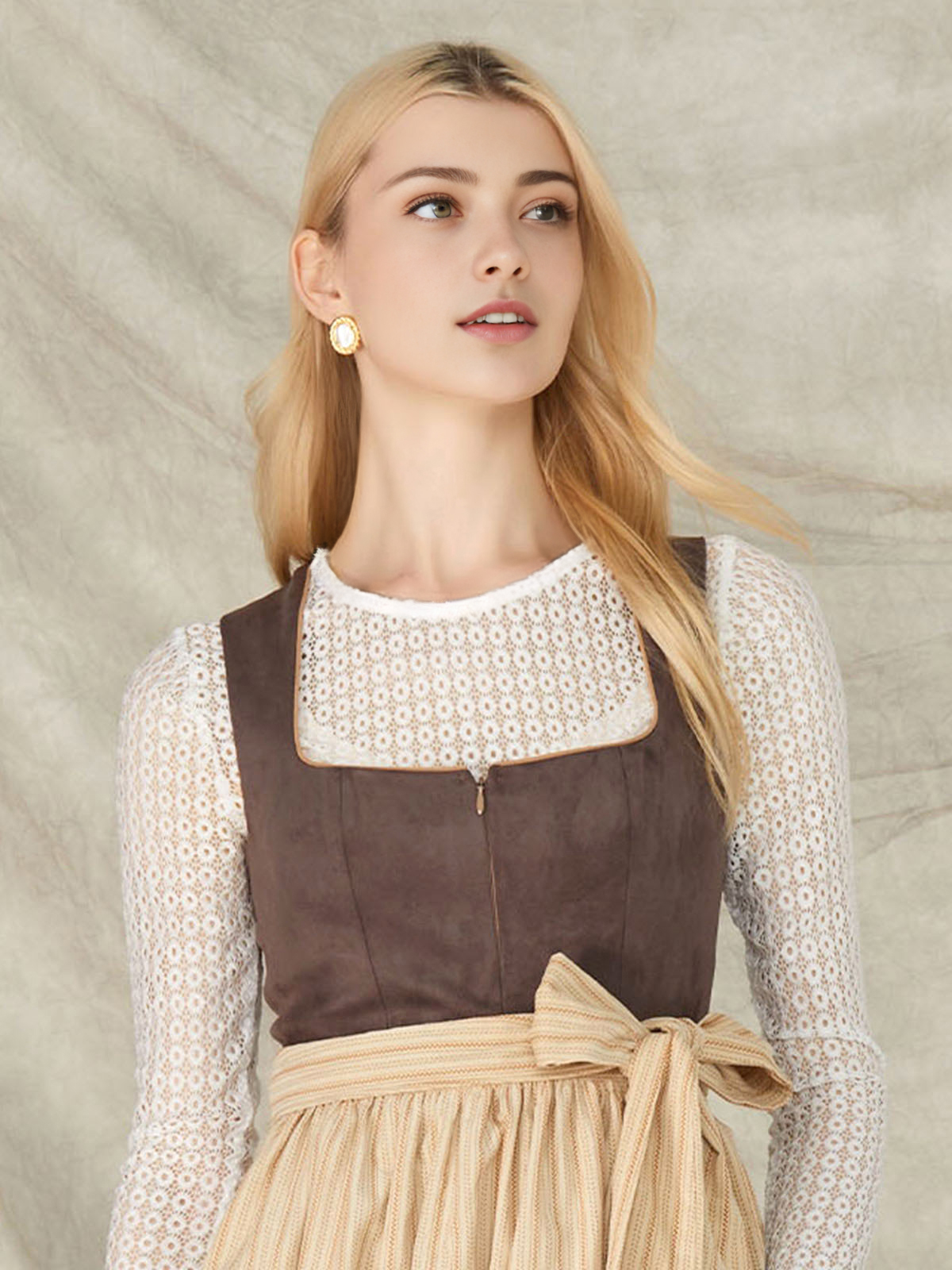 Mini-Dirndl Extra Kurz Schwarz in Braun