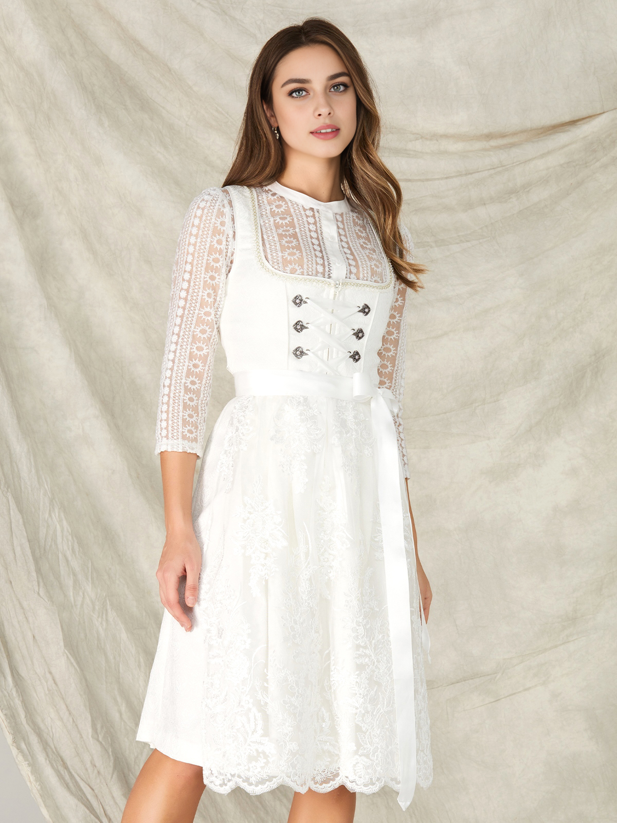 Dirndl Langarm in Weiß