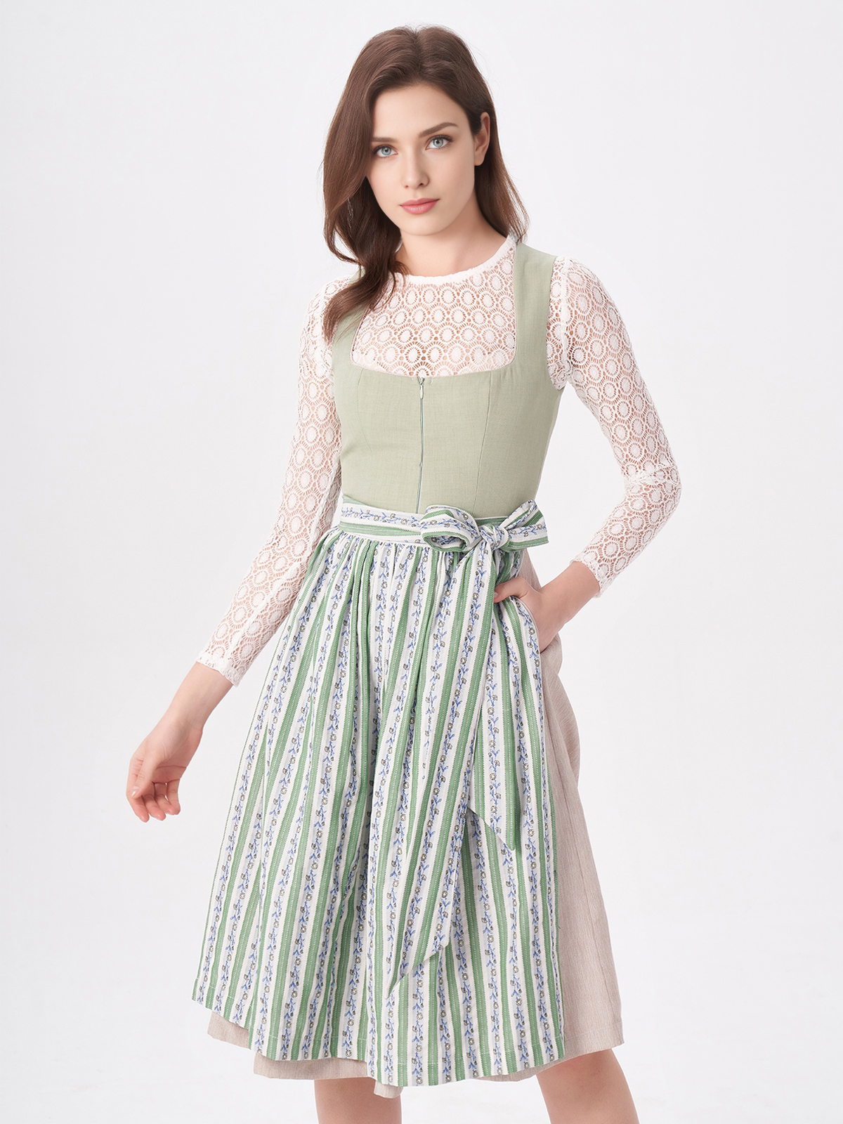 Traditionelles Dirndl in Grün