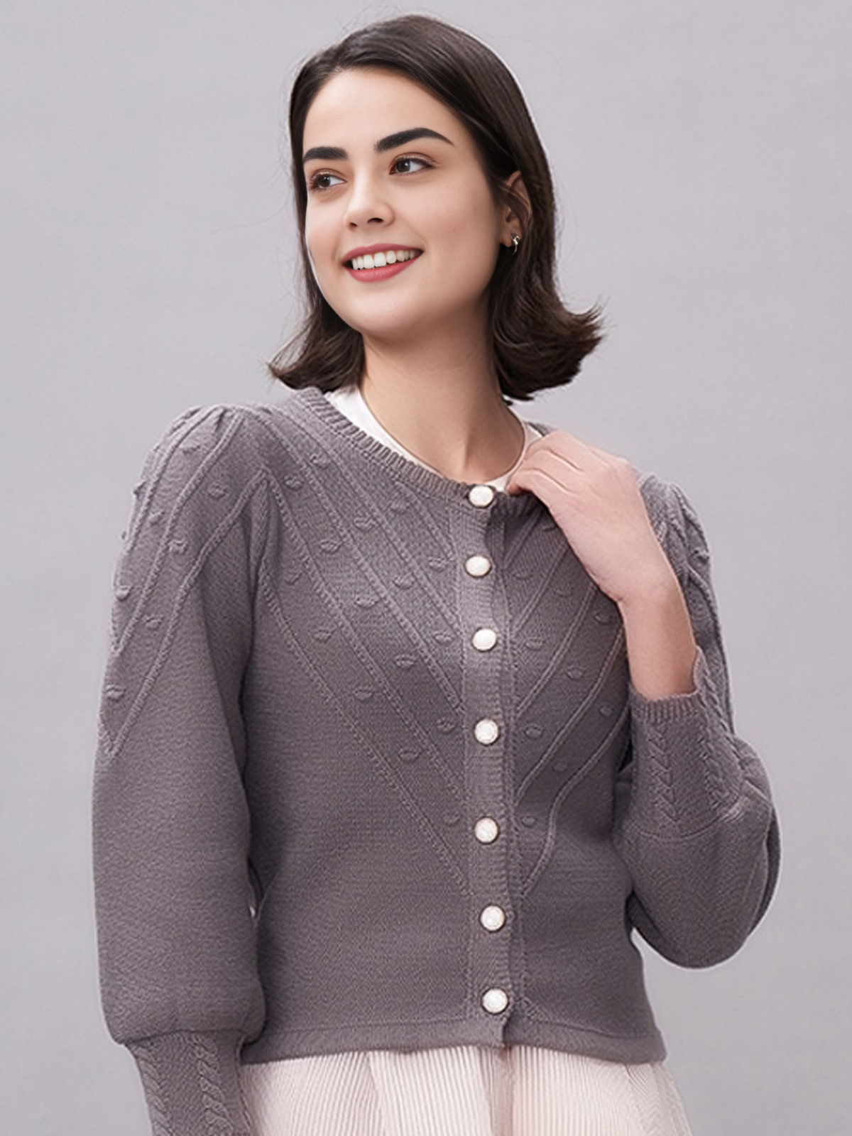 Dirndl in Grau mit modernem Twist