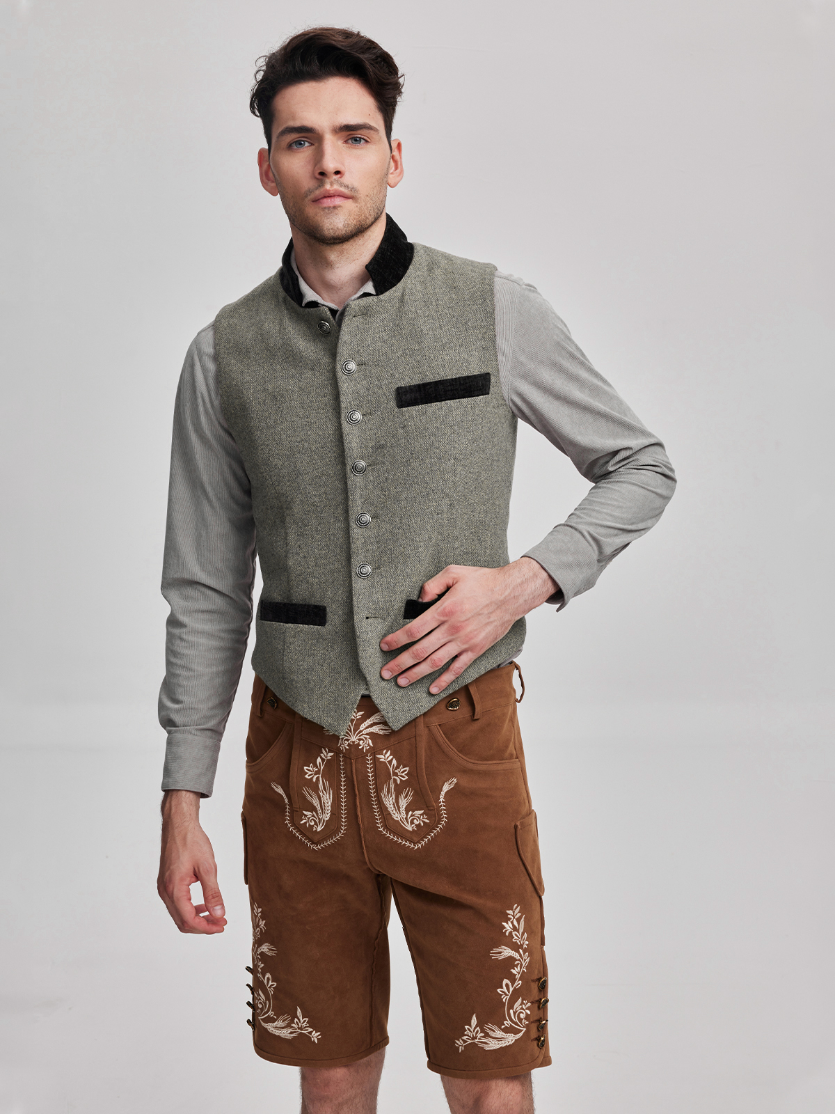 Modernes Dirndl in Grau