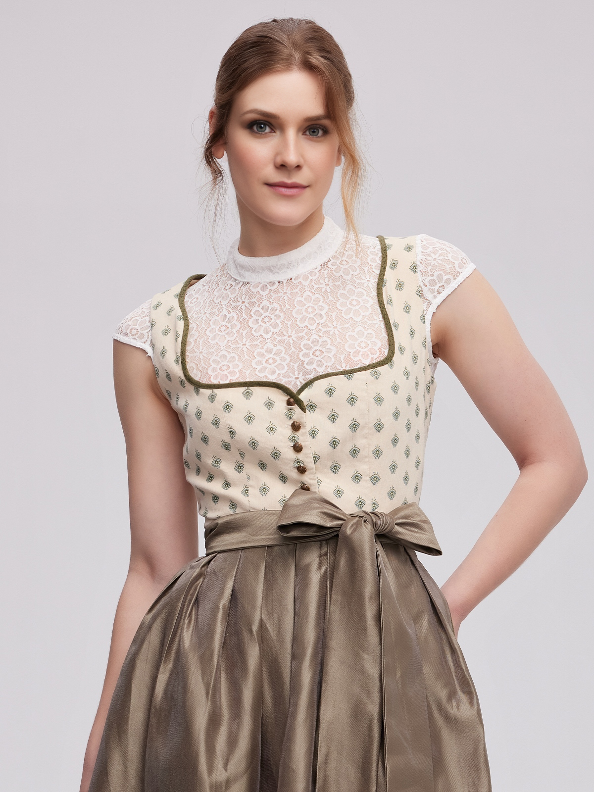Modernes hochgeschlossenes Dirndl in Gelb