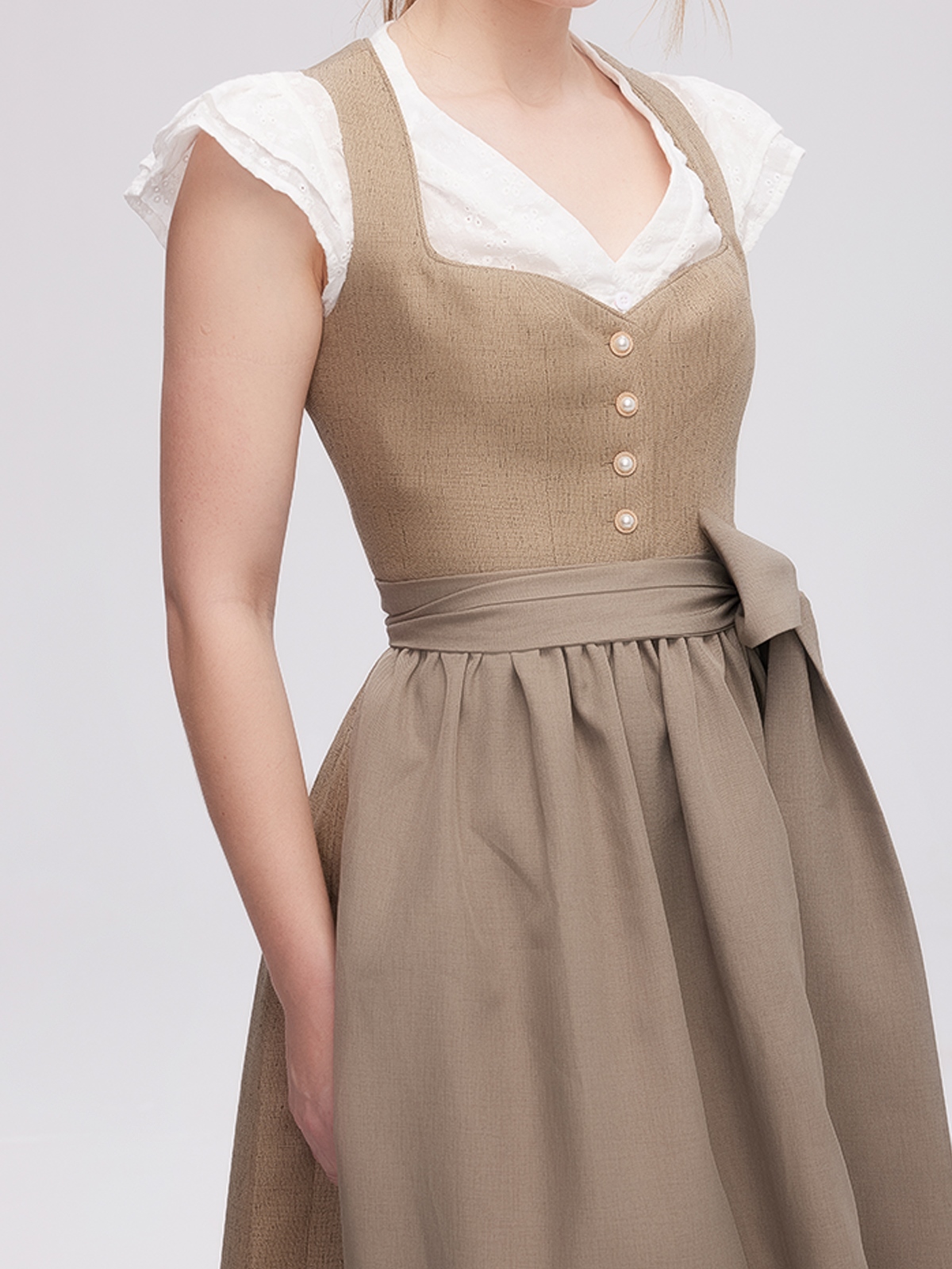 Ein elegantes Dirndl in Grün, das perfekt zu Brown Julia passt