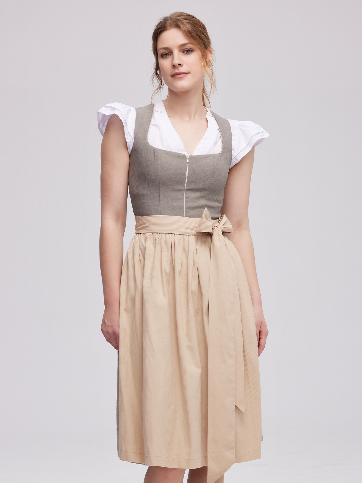 Dirndl Bluse Kurzarm in Grau