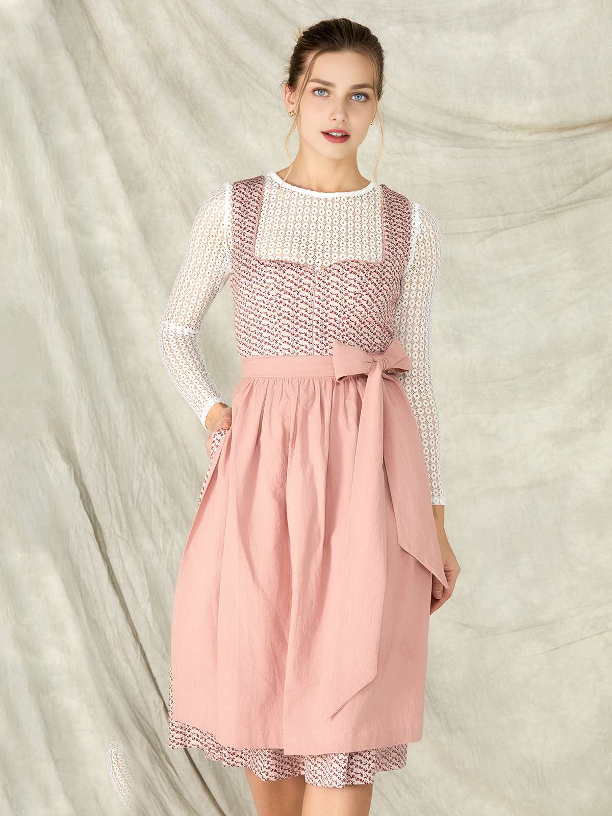 Modernes rosa Dirndl