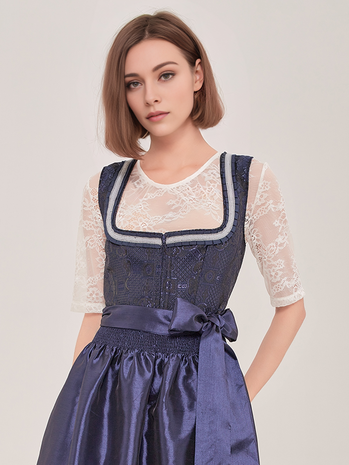 Modernes Dirndl in Blau