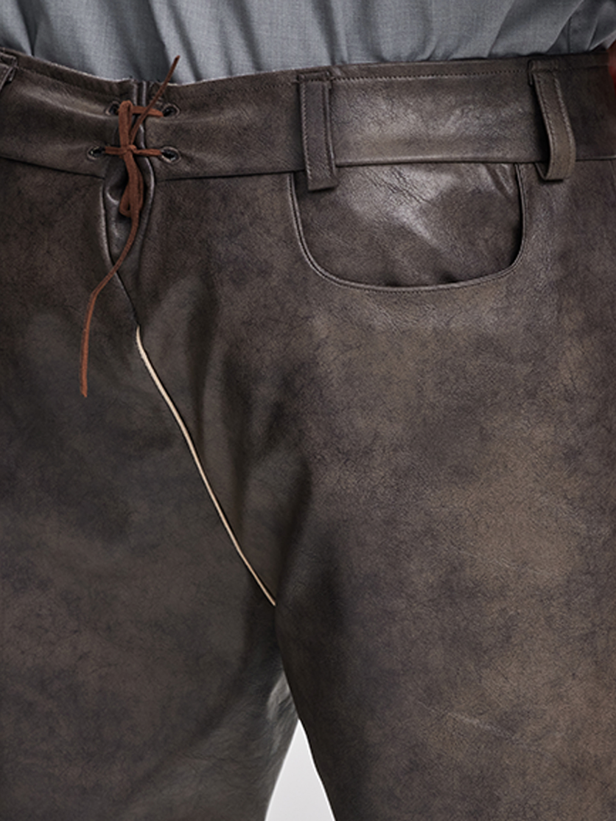 Dunkles Dirndl in Grau