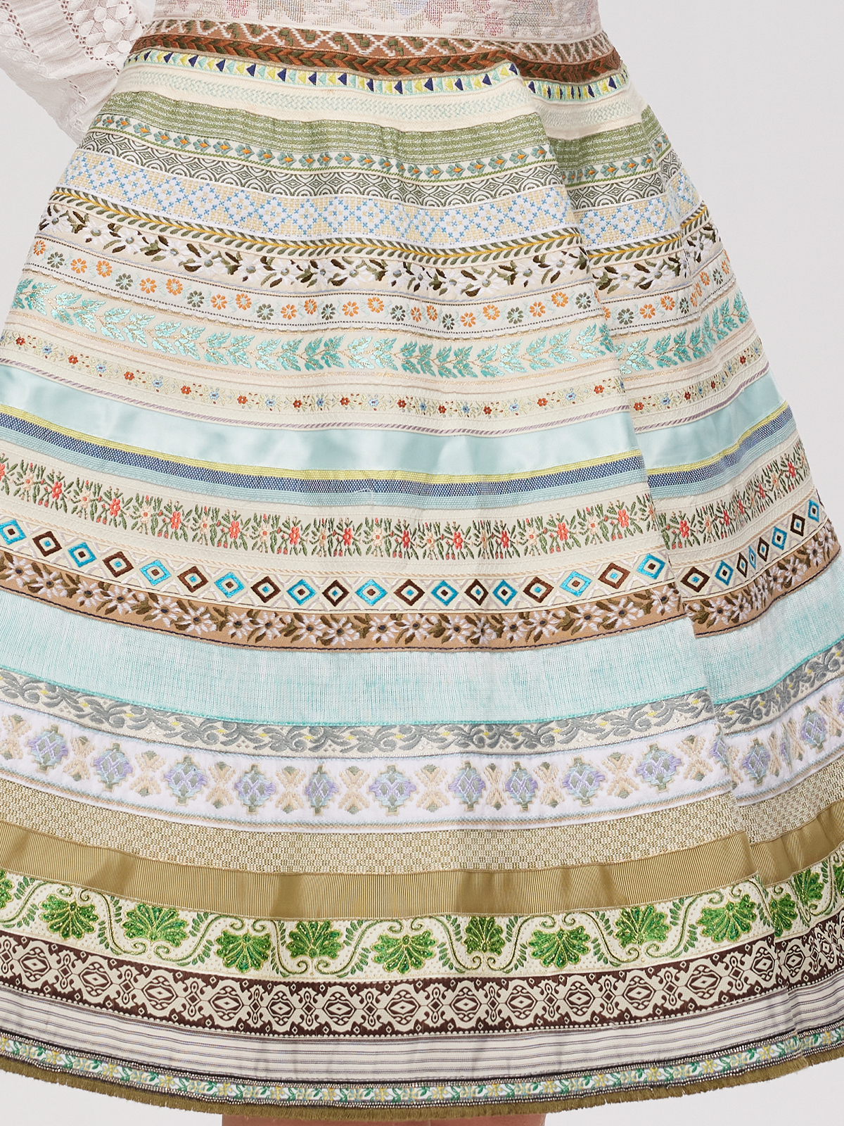 Dirndl in Grün und Blau – ein zeitloser Look