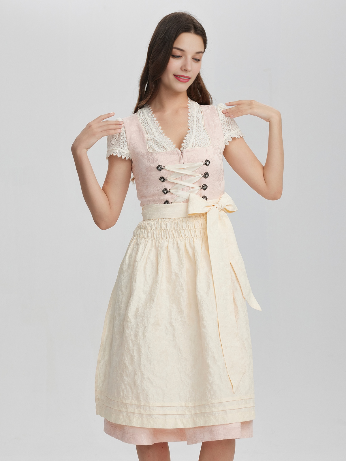 Dirndl in Rosa – feminin und stilvoll